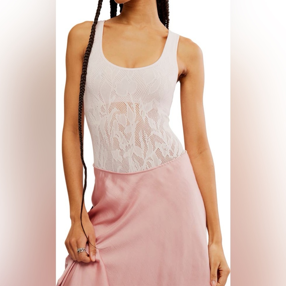 Lace Bodysuit in Light Pink